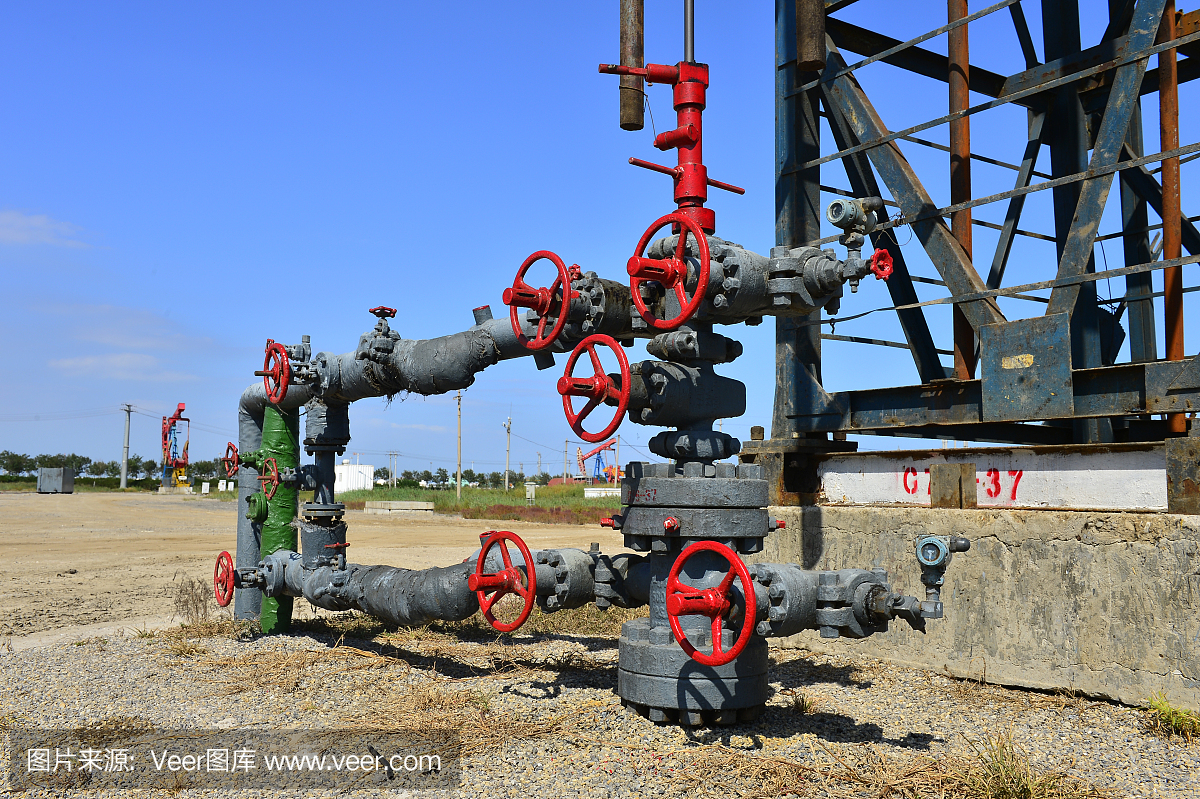 油田的管道和閥門(mén)